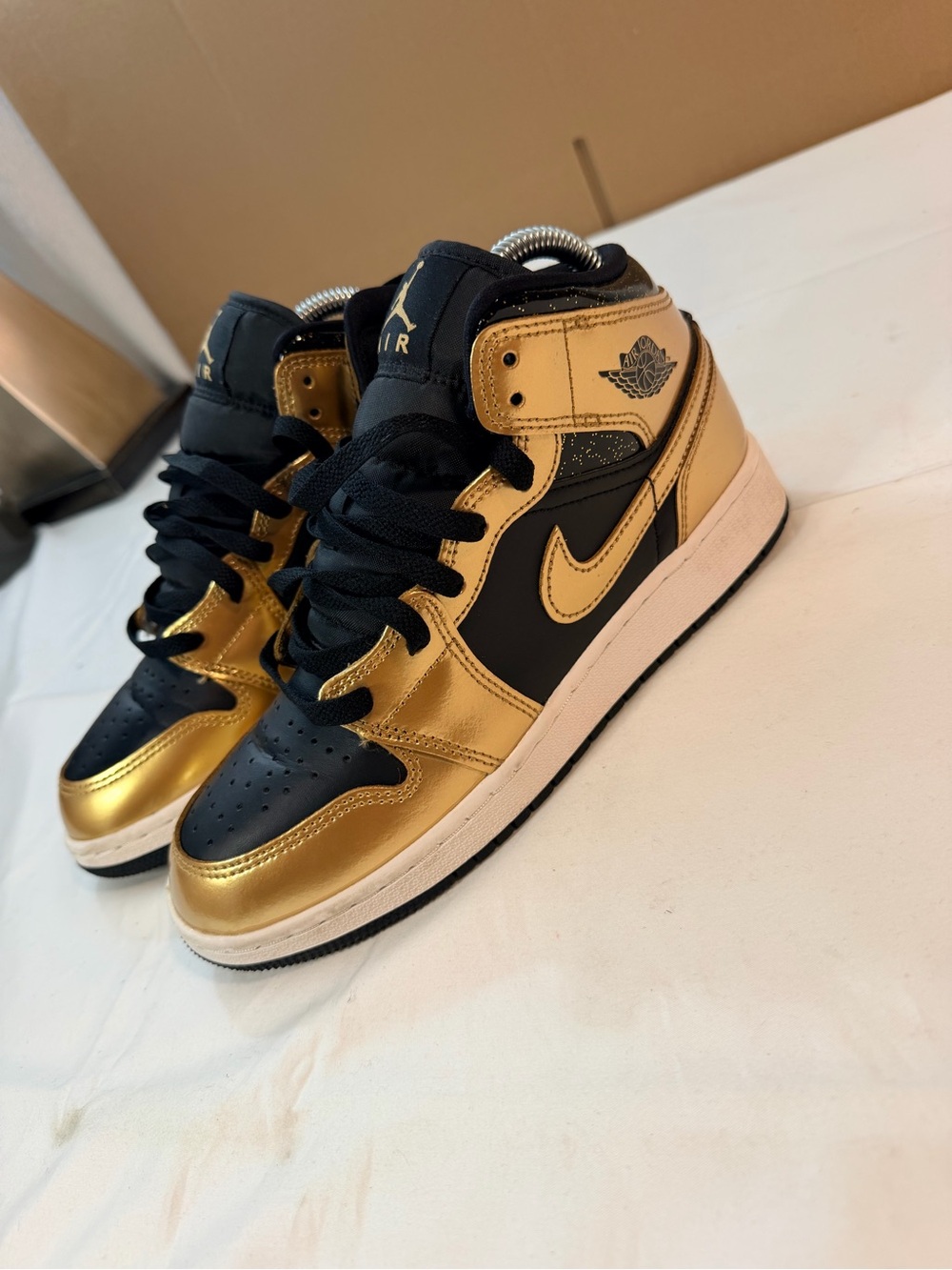 Nike Air Jordan 1 Mid Black/Metallic Gold
